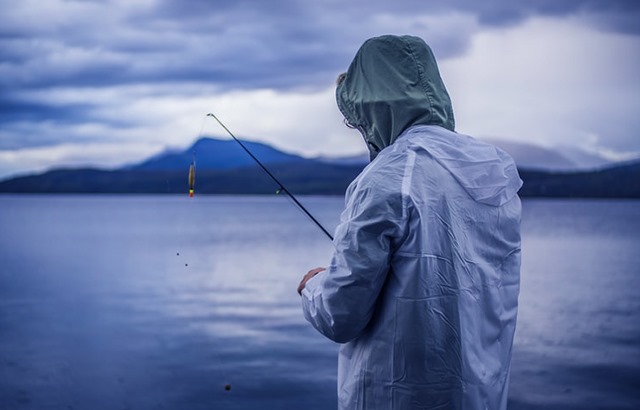 Memancing di Musim Hujan: Tantangan dan Solusi